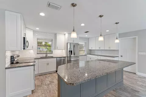 538 Dover Rd N, Tequesta, FL 33469