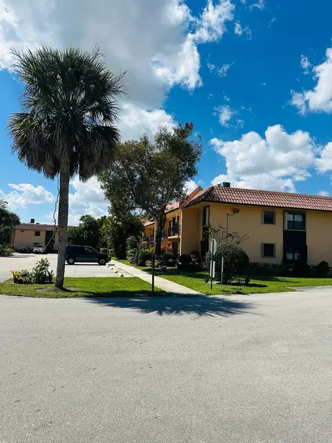 5983 Forest Hl #202, West Palm Beach, FL 33415