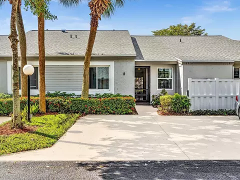 8920 Sunscape Ln, Boca Raton, FL 33496