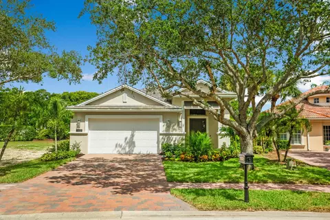 2227 Falls Cir, Vero Beach, FL 32967
