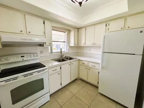 2845 Crosley Dr E #E, West Palm Beach, FL 33415