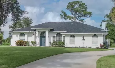 110 Woodcrest Dr, Fort Pierce, FL 34945