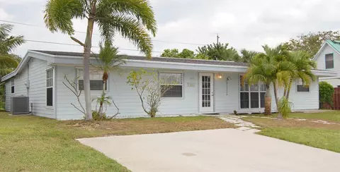 1683 NE 24th St, Jensen Beach, FL 34957