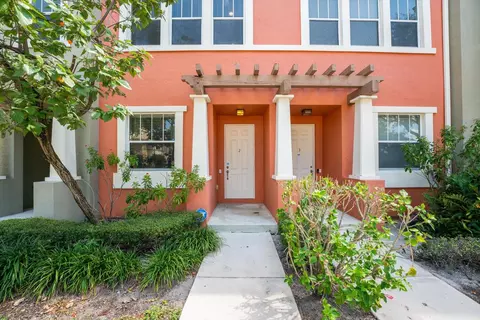 447 Corte Madera Ln #2, West Palm Beach, FL 33401