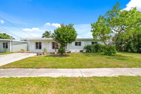 1118 Lake Geneva Dr, Lake Worth, FL 33461