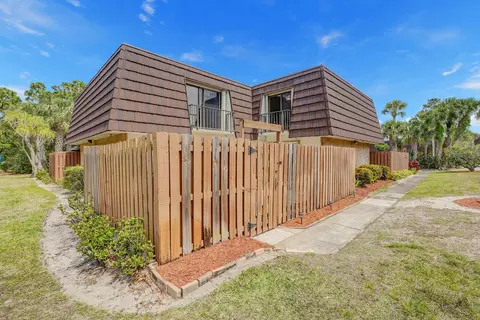 5804 SE Riverboat Dr #302, Stuart, FL 34997