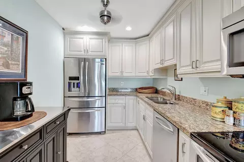 10080 S 44th Way, Boynton Beach, FL 33436