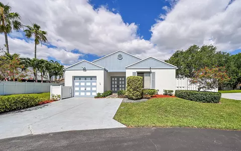 2 Hastings Ln, Boynton Beach, FL 33426