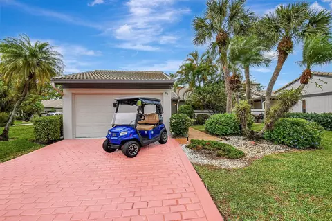 96 Cambridge Ln, Boynton Beach, FL 33436