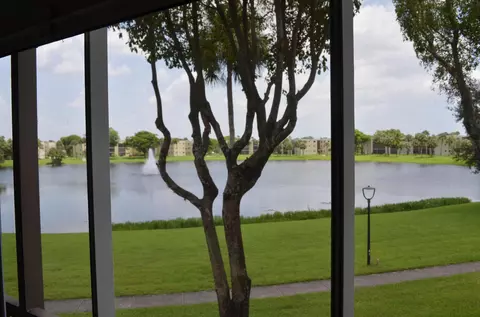 5310 Las Verdes Cir #207, Delray Beach, FL 33484