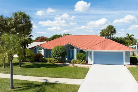 53 Birch Pl, Tequesta, FL 33469