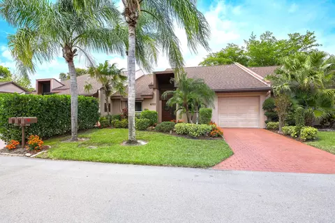 6777 Versailles Ct, Lake Worth, FL 33467
