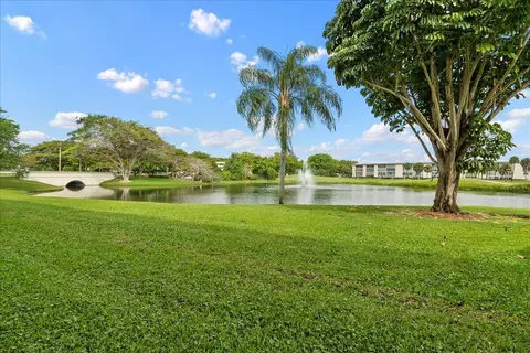 2905 Victoria Pl #D1, Coconut Creek, FL 33066