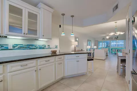 4 Westwood Ave #107, Tequesta, FL 33469