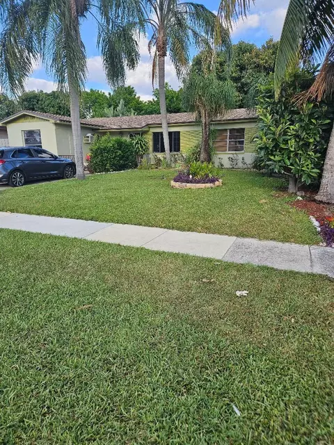 2700 NW 1st St, Boynton Beach, FL 33435