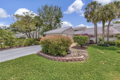 6 Cambridge Dr, Boynton Beach, FL 33436