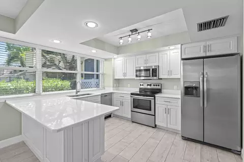8107 Oakton Ct #7B, Lake Clarke Shores, FL 33406