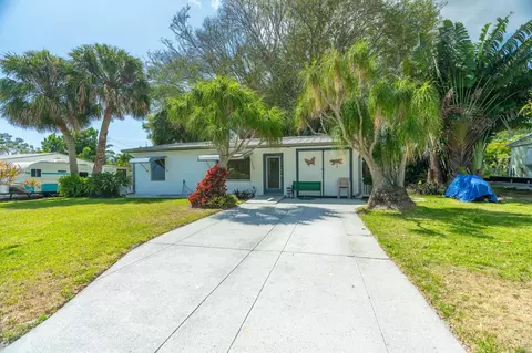 2556 NE Letitia St, Jensen Beach, FL 34957