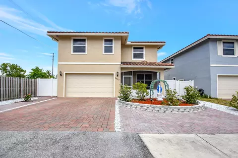 3927 New Valencia, Greenacres, FL 33467