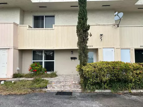3593 Simms St, Hollywood, FL 33021