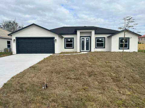 1402 SW Santiago Ave, Port Saint Lucie, FL 34953