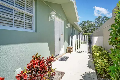 1222 NW Bentley Cir #B, Port Saint Lucie, FL 34986