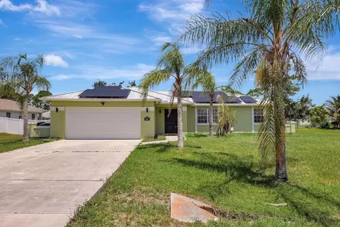 1889 SE Gaskins Cir, Port Saint Lucie, FL 34952