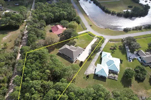 4532 Hunters Run Cir, Grant Valkaria, FL 32949