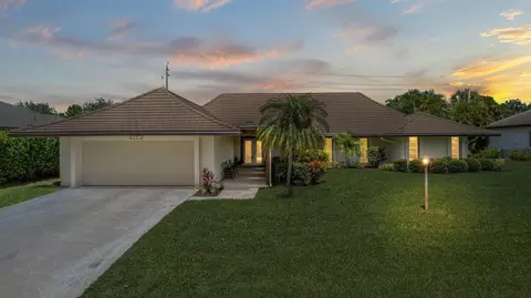 4114 SE Fairway E, Stuart, FL 34997