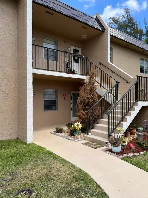 100 Lake Meryl Dr #108, West Palm Beach, FL 33411