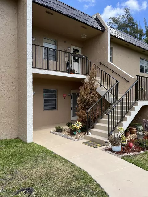 100 Lake Meryl #108, West Palm Beach, FL 33411