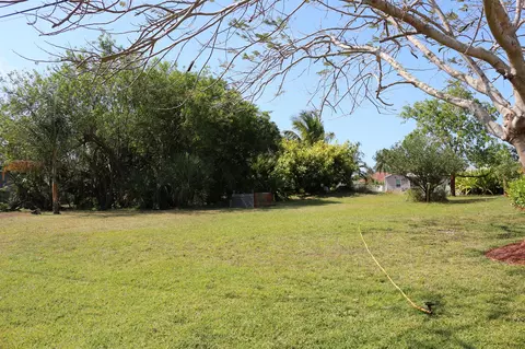 525 SW Feldman Ave, Port St Lucie, FL 34953
