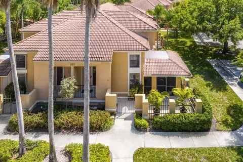 382 Prestwick Cir #4, Palm Beach Gardens, FL 33418