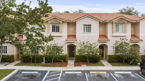 8837 S Isles Cir, Tamarac, FL 33321