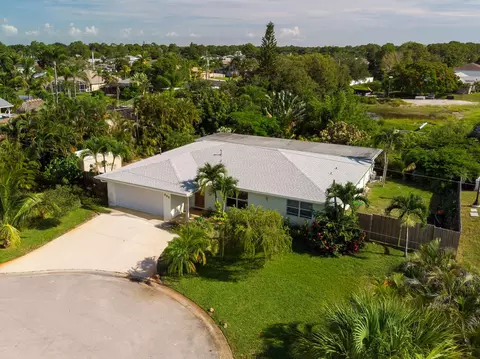 689 SE Whitmore Dr, Port Saint Lucie, FL 34984