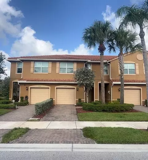 5754 Monterra Club Dr, Lake Worth, FL 33463