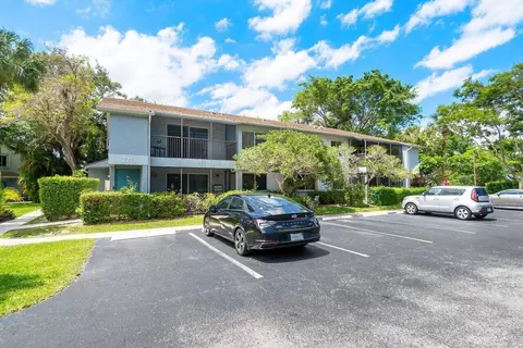 2713 S Oakland Forest Dr #101, Oakland Park, FL 33309