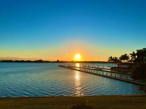 33 S Lakeshore Dr, Hypoluxo, FL 33462