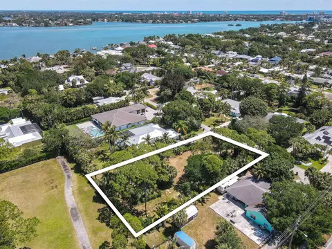 000 April Ln, Jupiter, FL 33458