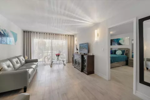 470 NW 20th #205, Boca Raton, FL 33431