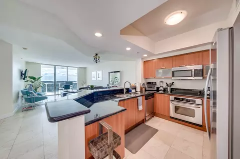 15051 Royal Oaks #1403, North Miami, FL 33181