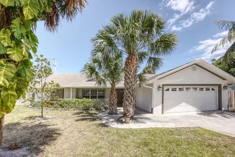 701 SE Dolphin Dr, Stuart, FL 34996