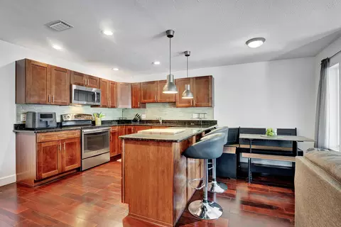 1114 Green Pne #C2, West Palm Beach, FL 33409