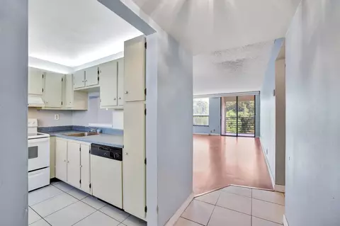 8050 W Mcnab Rd #310, Tamarac, FL 33321