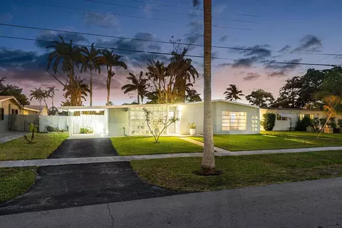 233 Poe Dr, Palm Springs, FL 33461