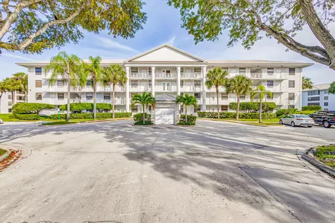 3635 Whitehall #201, West Palm Beach, FL 33401