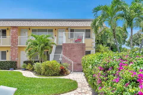 1001 NE 8th Ave #218, Delray Beach, FL 33483