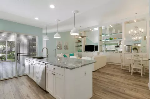 5802 Red Oak Ct, Palm Beach Gardens, FL 33410