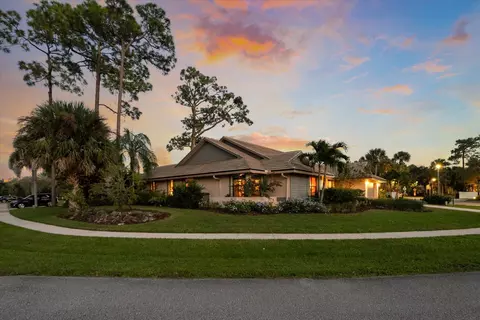 13432 Kingsbury Dr, Wellington, FL 33414