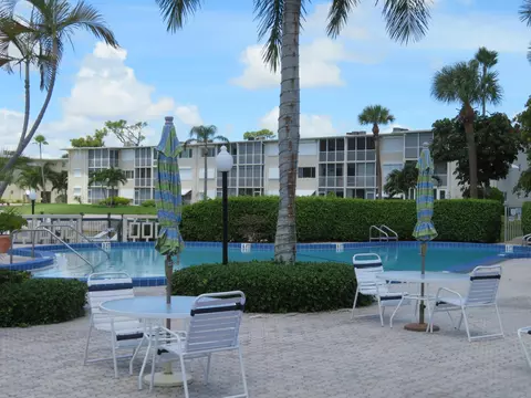 2682 Garden Dr S #301, Lake Worth, FL 33461